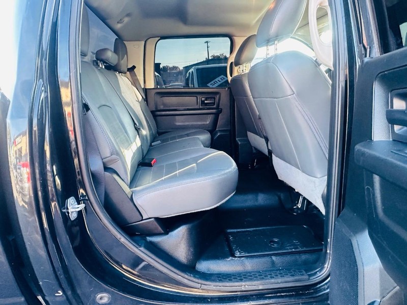 Ram 2500 Vehicle Full-screen Gallery Image 25