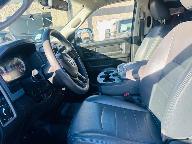 Ram 2500 Vehicle Full-screen Gallery Image 26