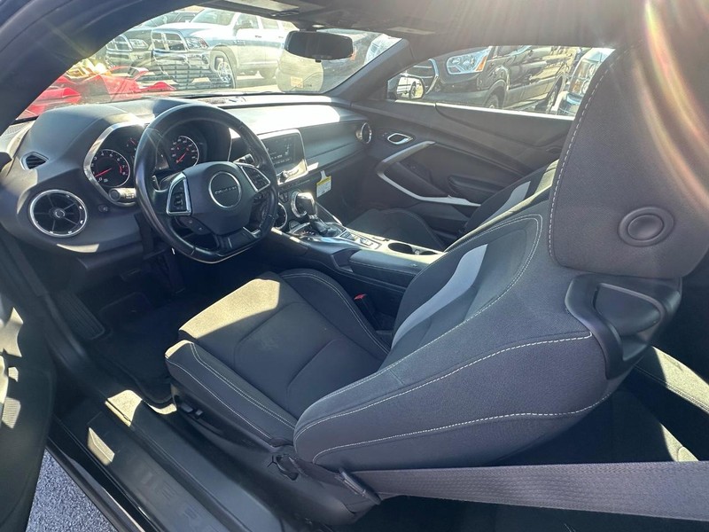 2016 Chevrolet Camaro 1LT photo 16