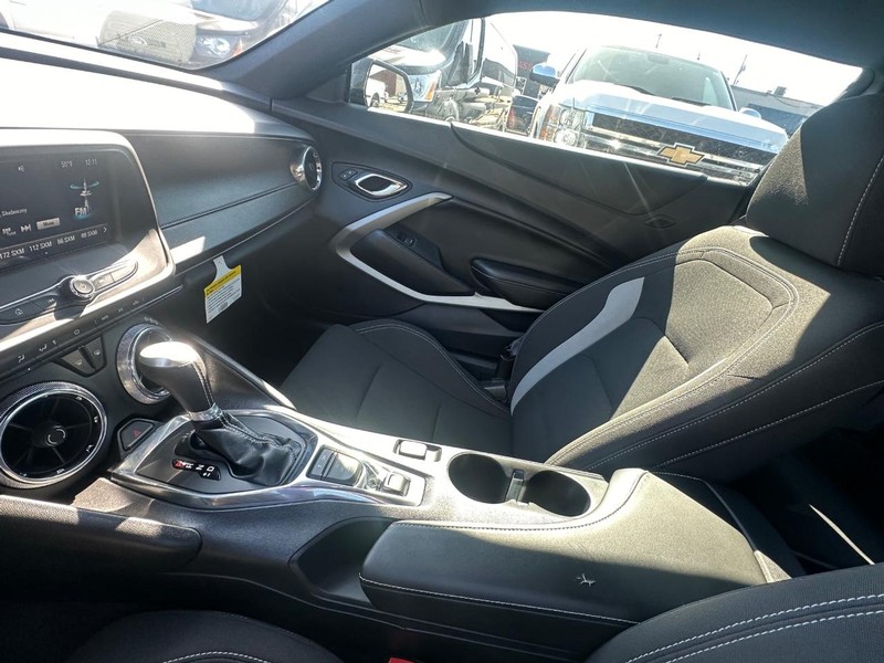 2016 Chevrolet Camaro 1LT photo 17
