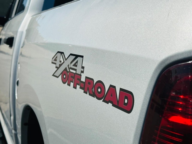 Ram 1500 Vehicle Full-screen Gallery Image 12