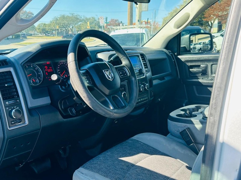 Ram 1500 Vehicle Full-screen Gallery Image 18