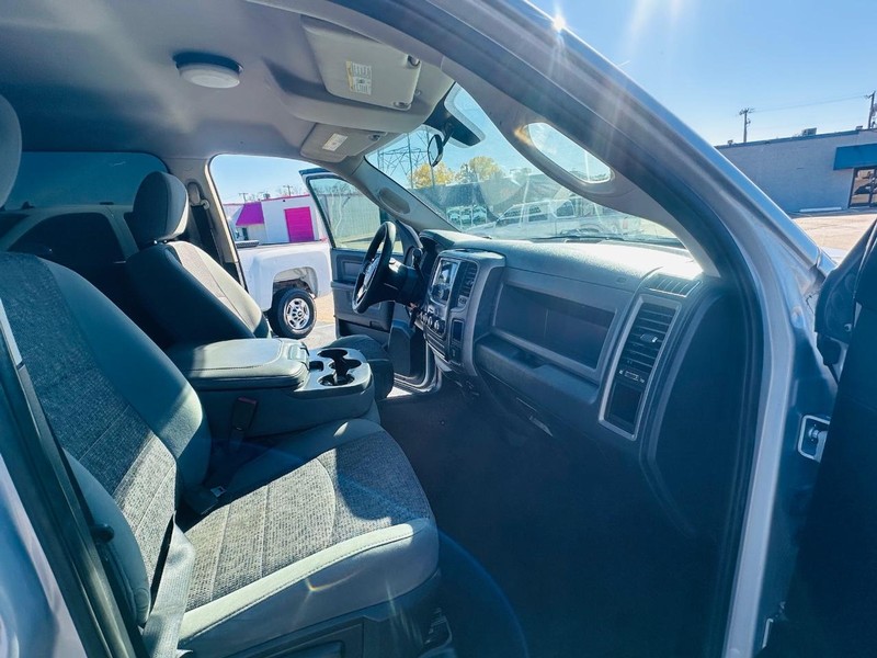 Ram 1500 Vehicle Full-screen Gallery Image 22