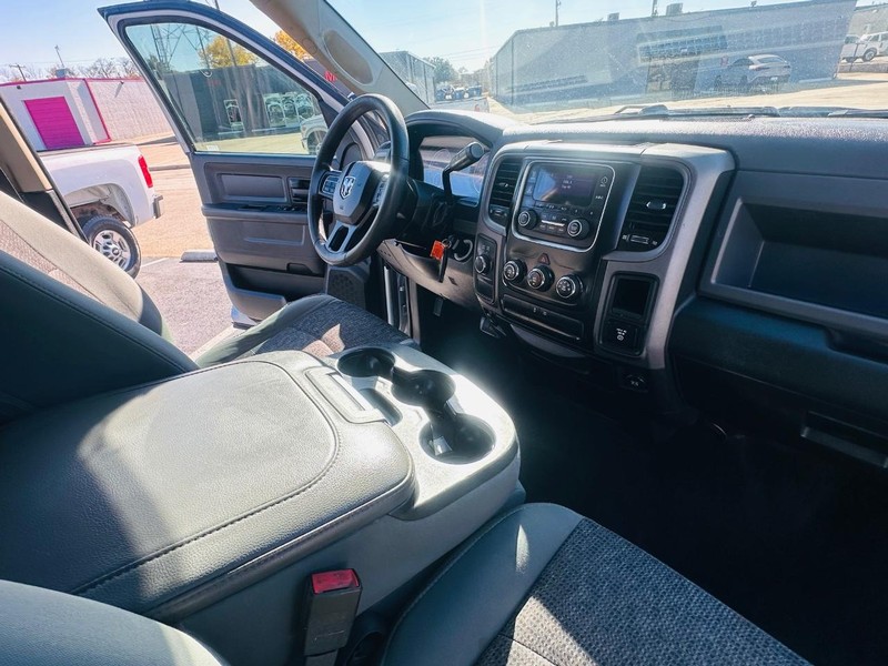 Ram 1500 Vehicle Full-screen Gallery Image 23