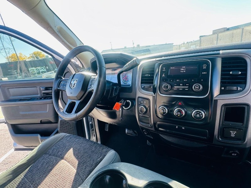 Ram 1500 Vehicle Full-screen Gallery Image 24