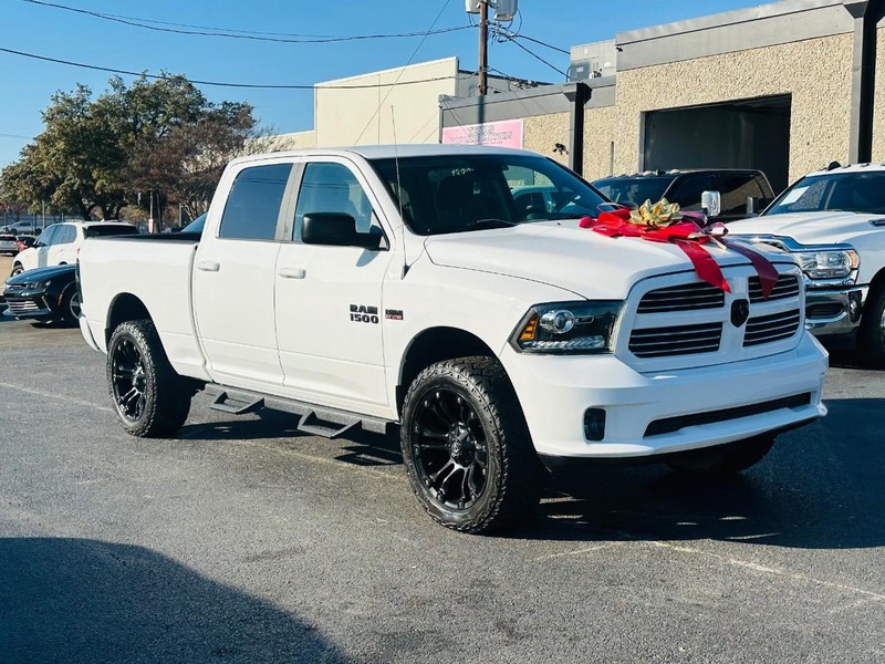 Ram 1500 Classic Vehicle Full-screen Gallery Image 5