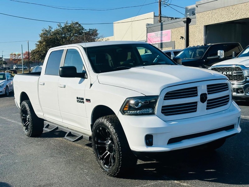 Ram 1500 Classic Vehicle Full-screen Gallery Image 7