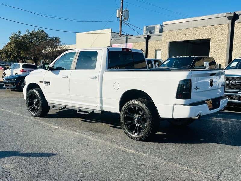 Ram 1500 Classic Vehicle Full-screen Gallery Image 21