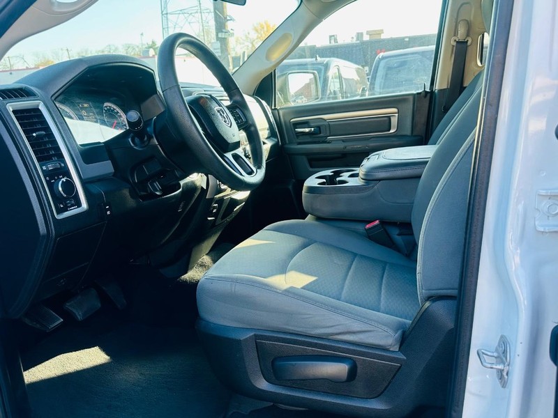 Ram 1500 Classic Vehicle Full-screen Gallery Image 22