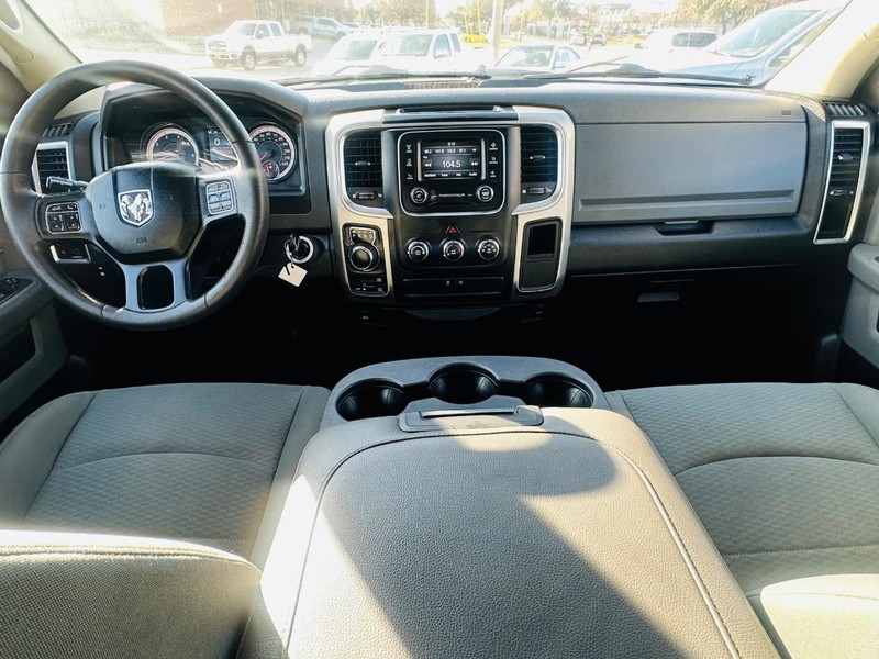 Ram 1500 Classic Vehicle Full-screen Gallery Image 27