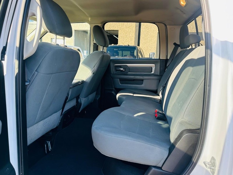 Ram 1500 Classic Vehicle Full-screen Gallery Image 29