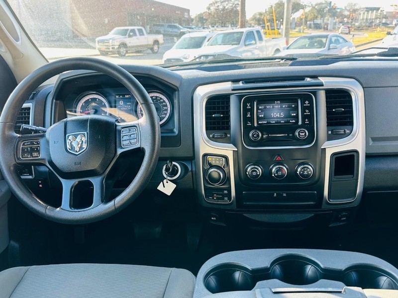 Ram 1500 Classic Vehicle Full-screen Gallery Image 30