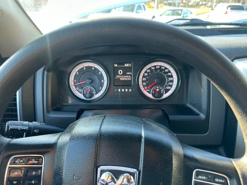 Ram 1500 Classic Vehicle Full-screen Gallery Image 32