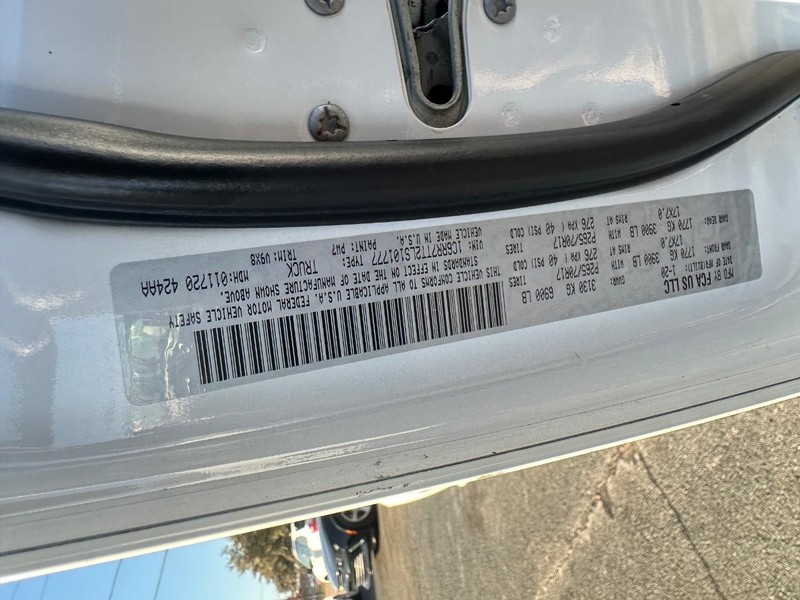 Ram 1500 Classic Vehicle Full-screen Gallery Image 34