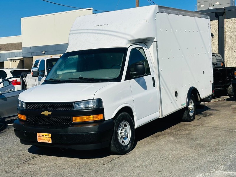 Chevrolet Express Commercial Vehicle Full-screen Gallery Image 2