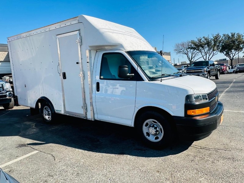 Chevrolet Express Commercial Vehicle Full-screen Gallery Image 4