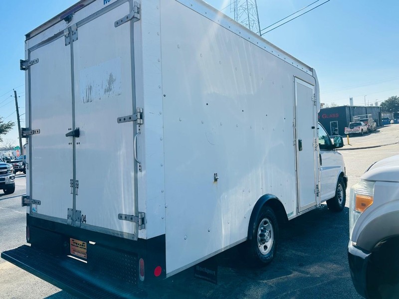 Chevrolet Express Commercial Vehicle Full-screen Gallery Image 6