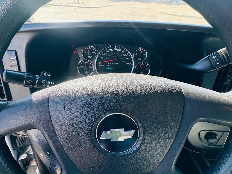 Chevrolet Express Commercial Vehicle Full-screen Gallery Image 10