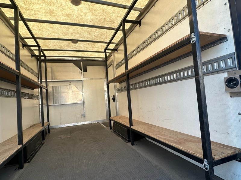 Chevrolet Express Commercial Vehicle Full-screen Gallery Image 12