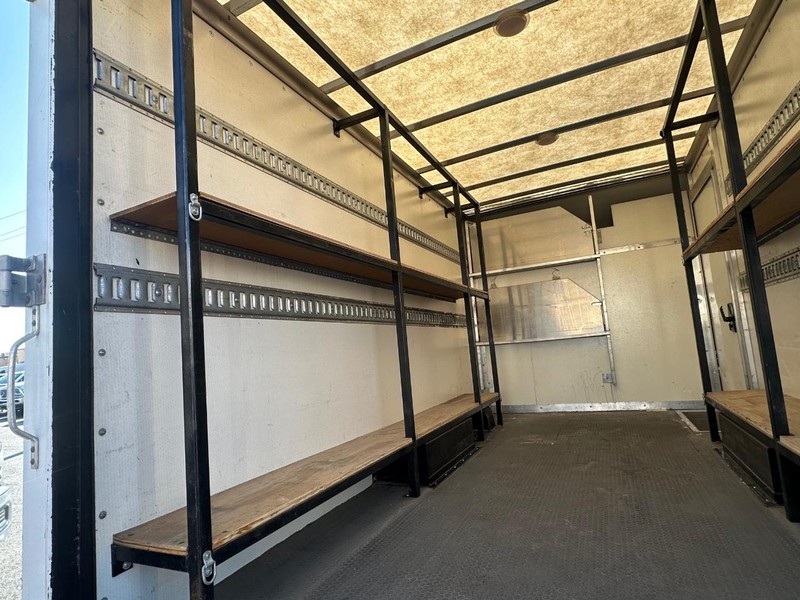 Chevrolet Express Commercial Vehicle Full-screen Gallery Image 13