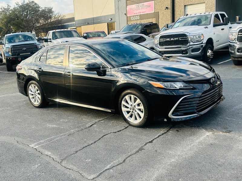 Toyota Camry Vehicle Full-screen Gallery Image 04