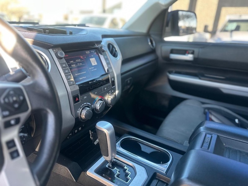 Toyota Tundra 2WD Vehicle Full-screen Gallery Image 15