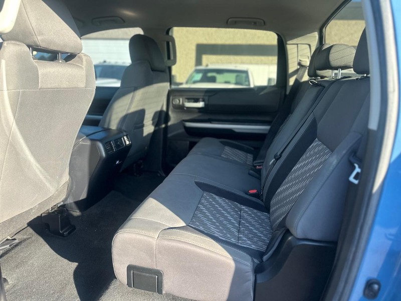 Toyota Tundra 2WD Vehicle Full-screen Gallery Image 17