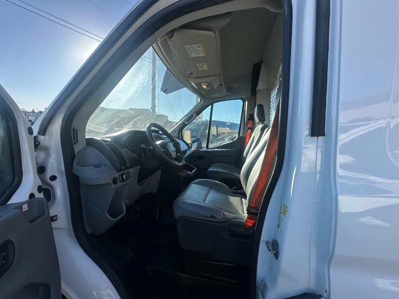 Ford Transit Van Vehicle Full-screen Gallery Image 08