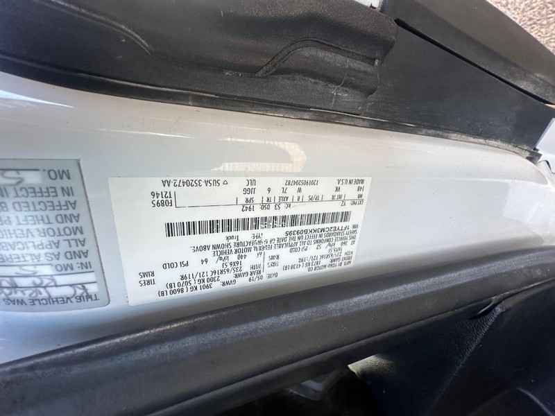 Ford Transit Van Vehicle Full-screen Gallery Image 09