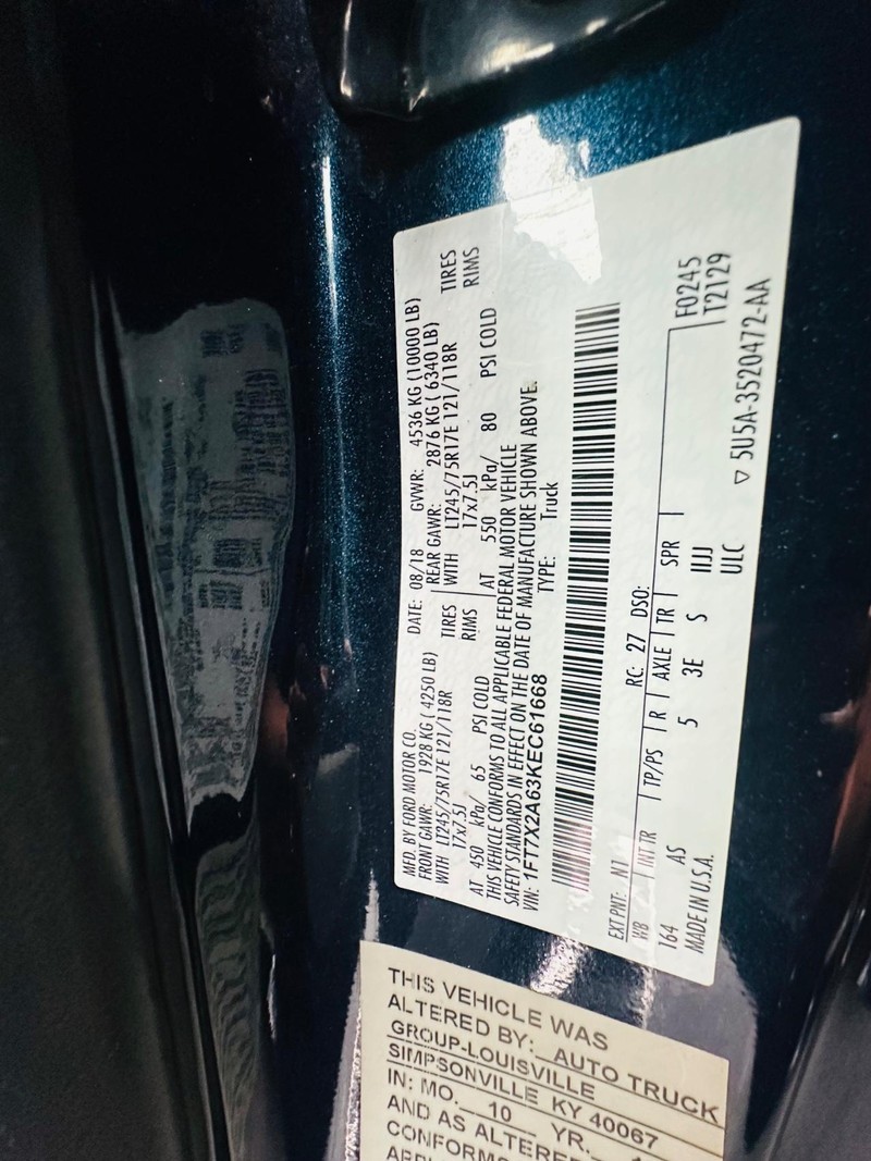 Ford Super Duty F-250 SRW Vehicle Full-screen Gallery Image 26