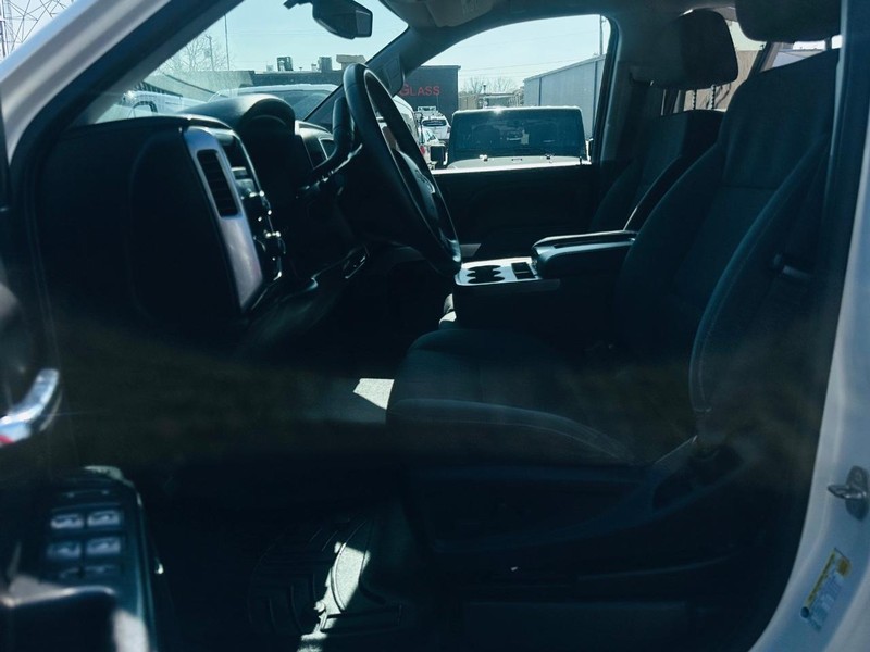 Chevrolet Silverado 1500 Vehicle Full-screen Gallery Image 13