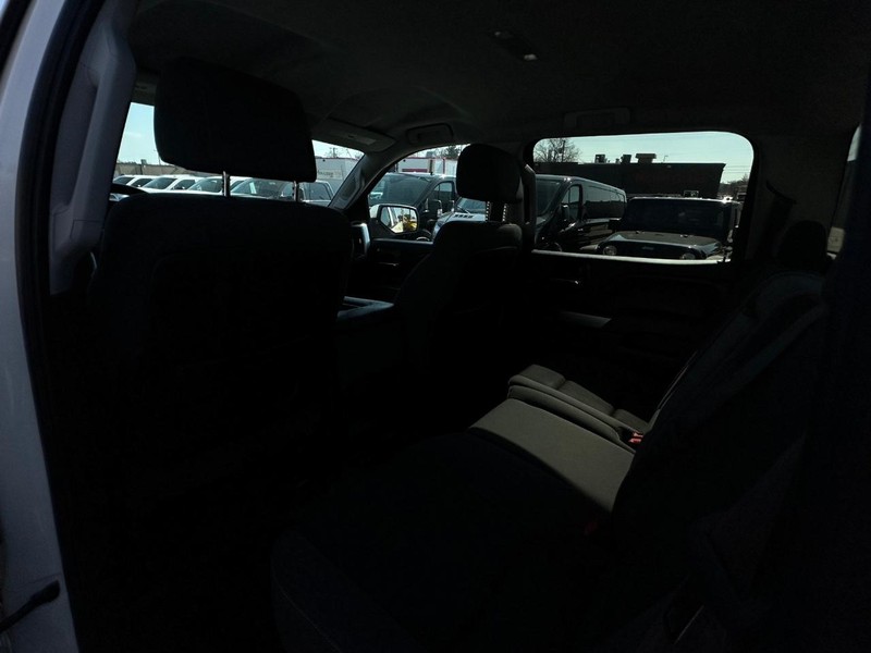 Chevrolet Silverado 1500 Vehicle Full-screen Gallery Image 15