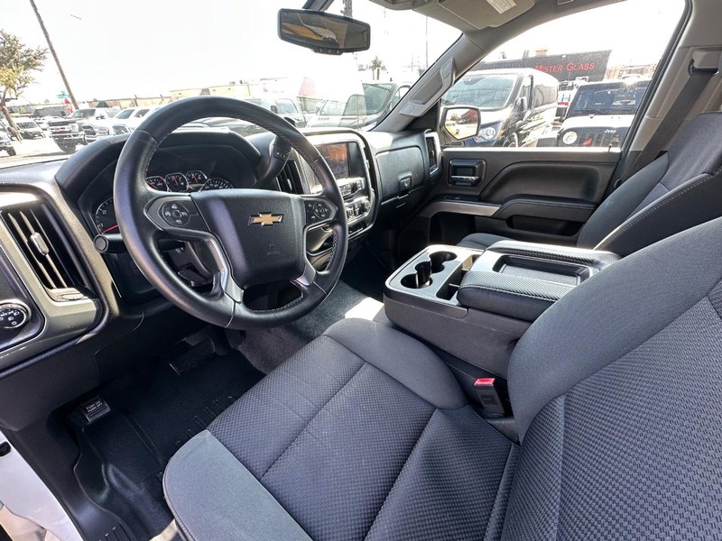 Chevrolet Silverado 1500 Vehicle Full-screen Gallery Image 17