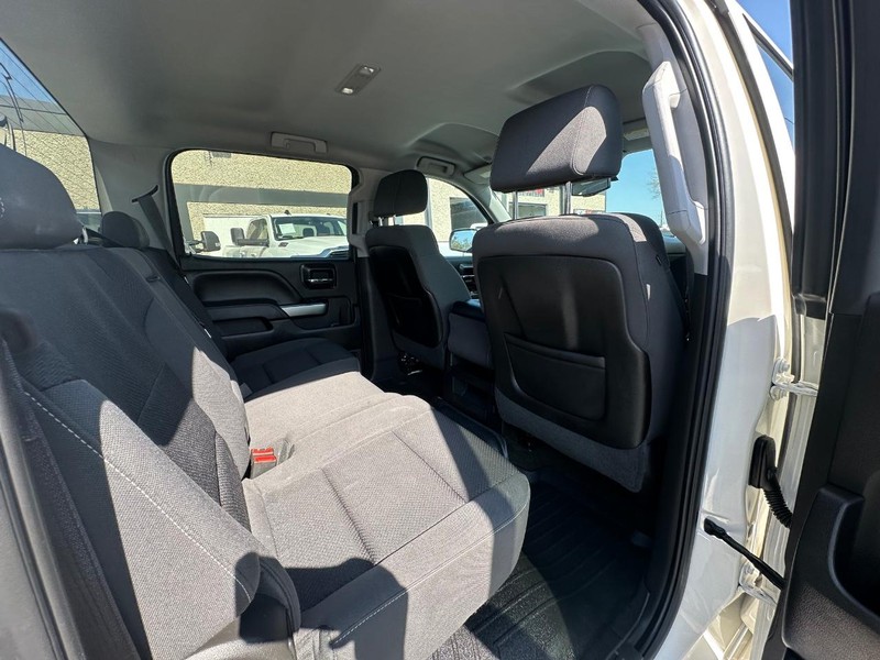 Chevrolet Silverado 1500 Vehicle Full-screen Gallery Image 18