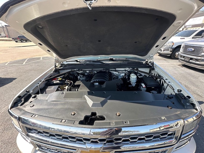 Chevrolet Silverado 1500 Vehicle Full-screen Gallery Image 25