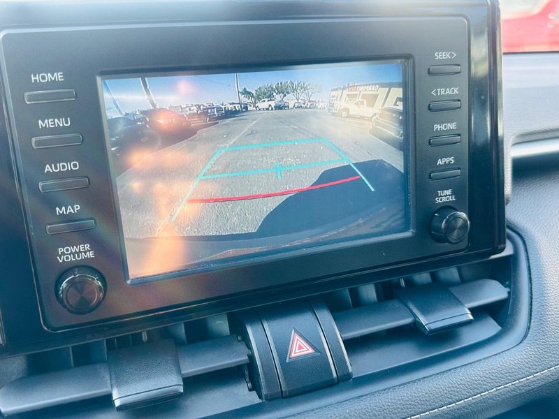 Toyota RAV4 Vehicle Full-screen Gallery Image 15