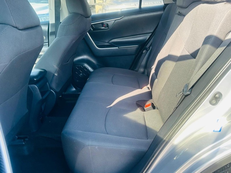 Toyota RAV4 Vehicle Full-screen Gallery Image 20