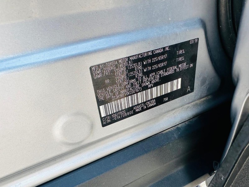 Toyota RAV4 Vehicle Full-screen Gallery Image 25