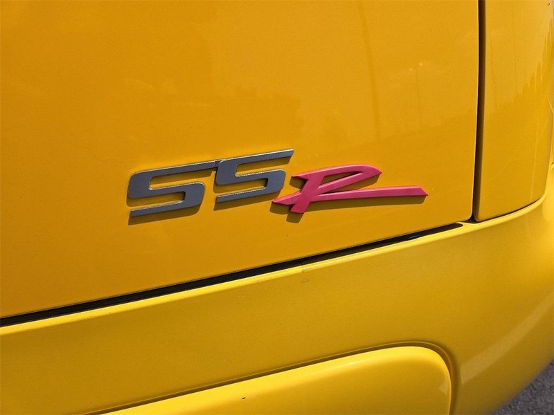 Chevrolet SSR Vehicle Full-screen Gallery Image 08