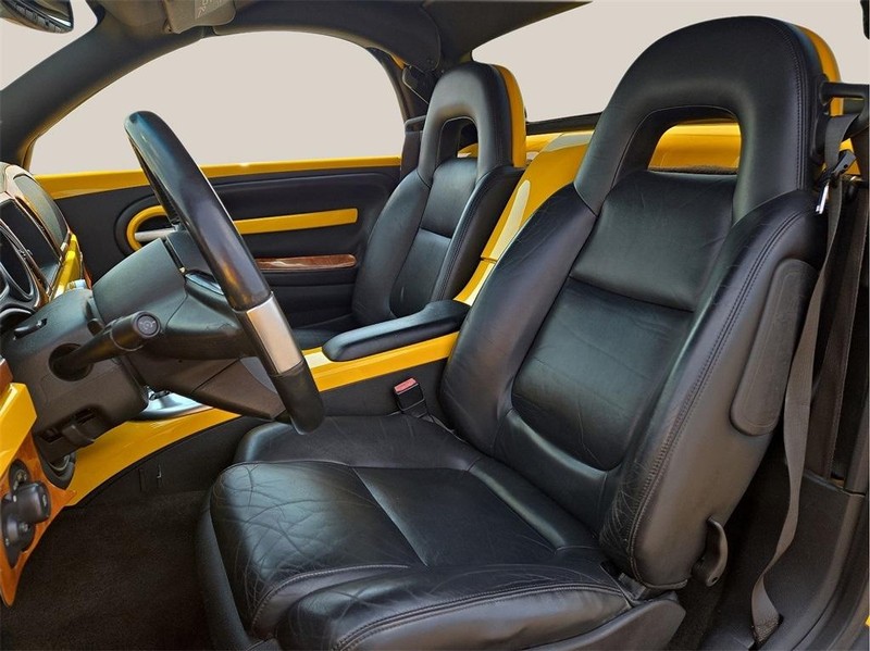 Chevrolet SSR Vehicle Full-screen Gallery Image 09