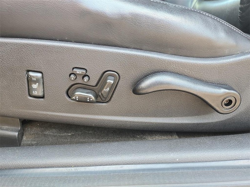 Chevrolet SSR Vehicle Full-screen Gallery Image 10