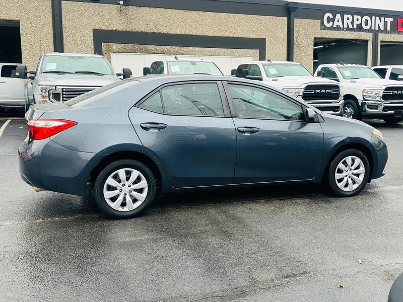 Toyota Corolla Vehicle Full-screen Gallery Image 9