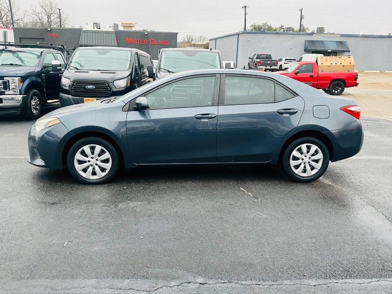 Toyota Corolla Vehicle Full-screen Gallery Image 11