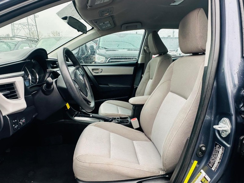 Toyota Corolla Vehicle Full-screen Gallery Image 12