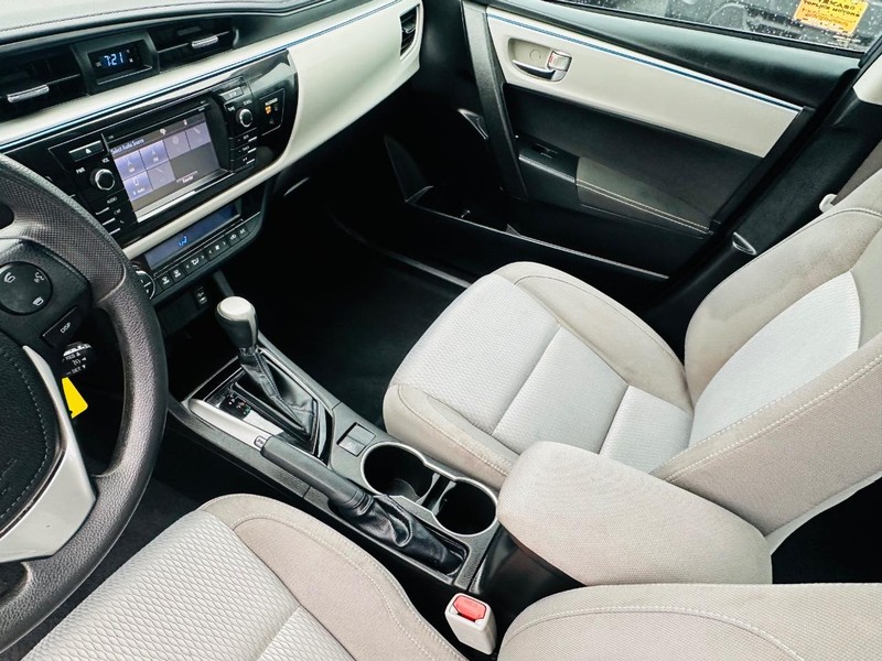 Toyota Corolla Vehicle Full-screen Gallery Image 14