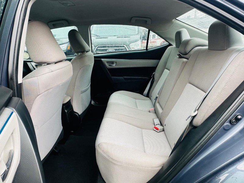 Toyota Corolla Vehicle Full-screen Gallery Image 15