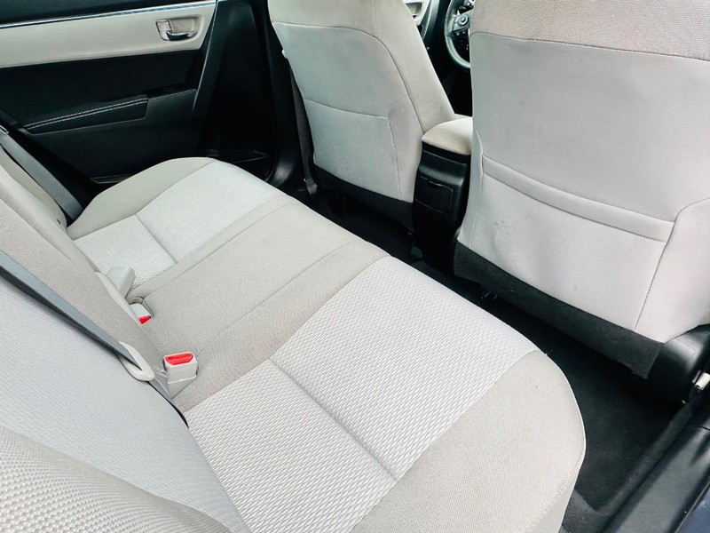 Toyota Corolla Vehicle Full-screen Gallery Image 16