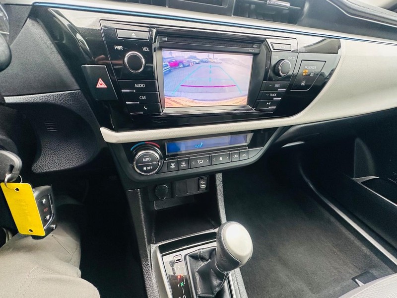 Toyota Corolla Vehicle Full-screen Gallery Image 21