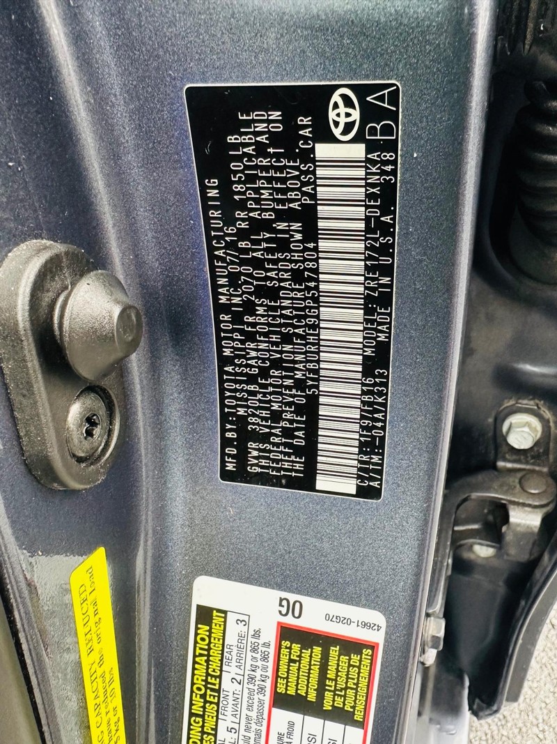 Toyota Corolla Vehicle Full-screen Gallery Image 24