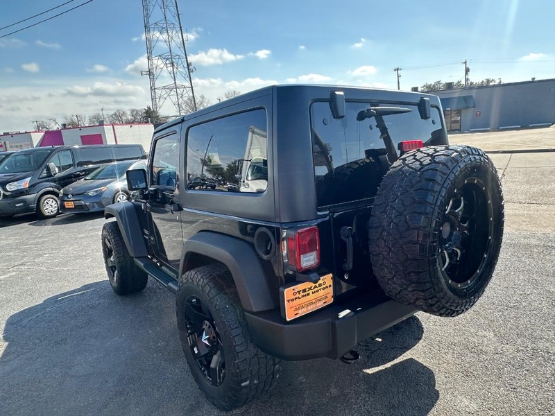 Jeep Wrangler Vehicle Full-screen Gallery Image 06